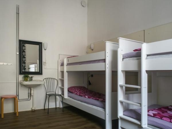 Hostel Diana Park : photo 3 de la chambre lit simple dans dortoir pour femmes de 6 lits