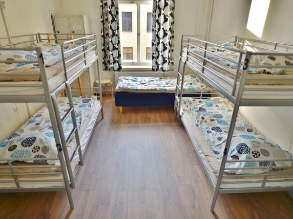 Hostel Diana Park : photo 3 de la chambre lit simple dans dortoir mixte de 5 lits