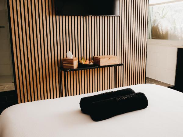 La Belle Endormie B&B French Guest house : photo 8 de la chambre chambre double supérieure avec 1 lit queen-size