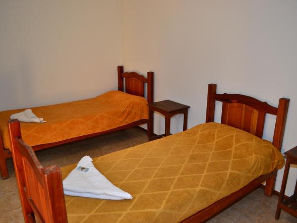 La Salamanca : photo 3 de la chambre chambre triple avec salle de bains privative