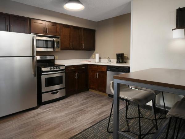 Residence Inn Houston Westchase On Westheimer : photo 3 de la chambre suite 2 chambres lit king-size avec cheminée