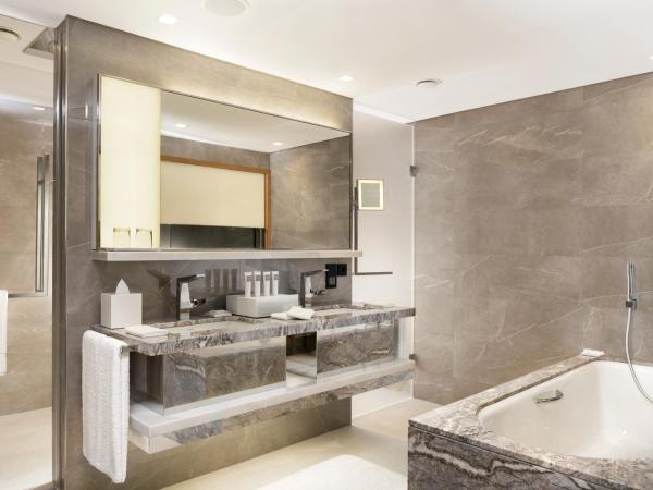 Swissotel The Bosphorus Istanbul : photo 2 de la chambre suite avec terrasse - vue sur bosphore