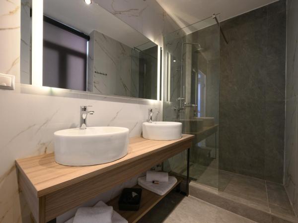 AMALPHI Corfu City Living : photo 4 de la chambre chambre familiale deluxe