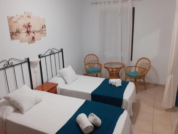 Portal 17 Can Tort : photo 4 de la chambre chambre quadruple avec douche