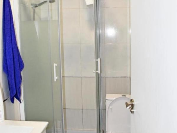 La MARINA : photo 6 de la chambre chambre triple avec salle de bains privative séparée