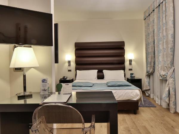 Best Western Plus Hotel Genova : photo 3 de la chambre chambre classique avec 1 lit queen-size et des lits jumeaux