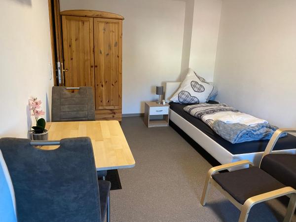 Zimmervermietung Abir : photo 2 de la chambre chambre lits jumeaux avec salle de bains privative