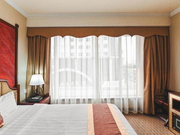 Royal Plaza Hotel : photo 2 de la chambre chambre lit king-size supérieure