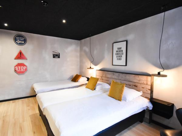 Upstairs Hotel : photo 2 de la chambre chambre spacieuse