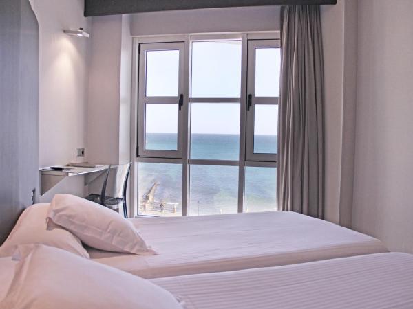 Hotel Chiqui : photo 2 de la chambre chambre double - vue sur mer