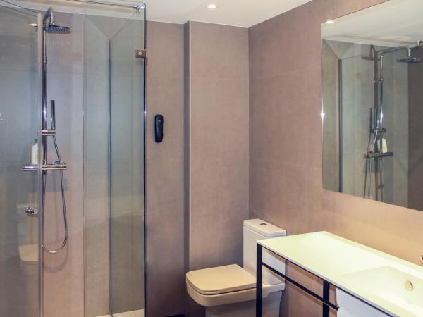 Mercure Madrid Centro : photo 9 de la chambre chambre standard avec lit d'appoint