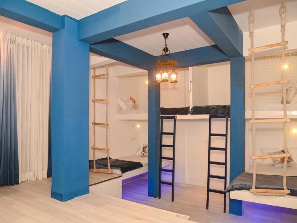 The Voyage - Cafe Hostel CoWork : photo 2 de la chambre lit dans dortoir mixte de 8 lits