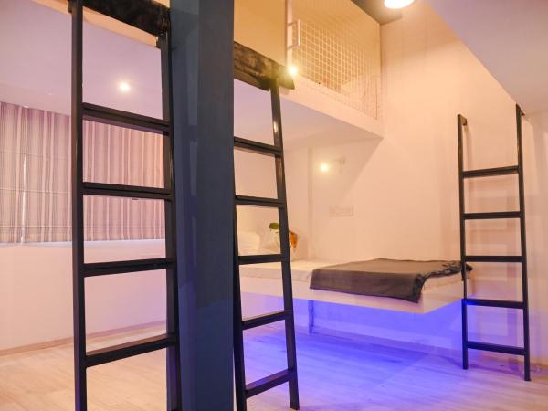 The Voyage - Cafe Hostel CoWork : photo 2 de la chambre lit superposé dans dortoir pour femmes