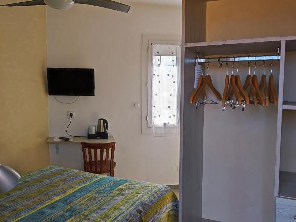 Auberge du Bon Vivant : photo 1 de la chambre petite chambre double avec climatisation et terrasse