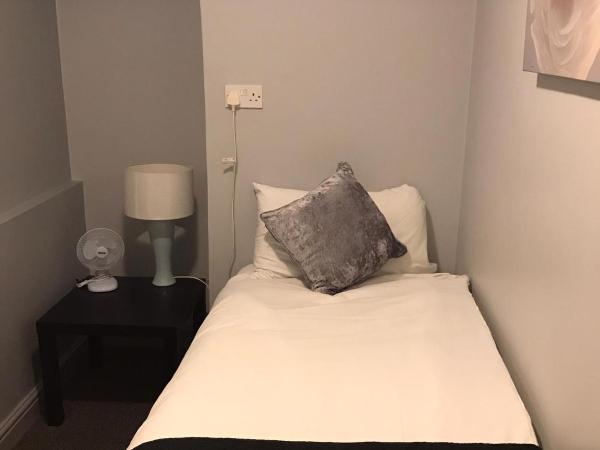 Queens Guesthouse Manchester : photo 1 de la chambre chambre simple