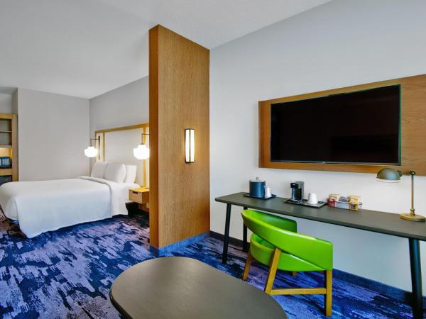 Fairfield by Marriott Inn & Suites Orlando at FLAMINGO CROSSINGS® Town Center : photo 4 de la chambre suite avec 1 lit king-size et canapé-lit