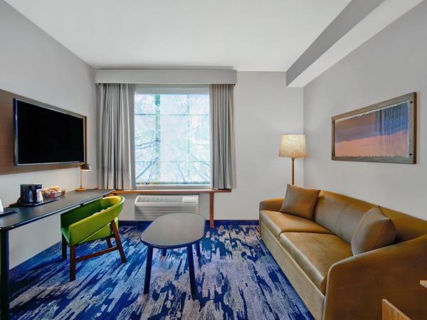 Fairfield by Marriott Inn & Suites Orlando at FLAMINGO CROSSINGS® Town Center : photo 5 de la chambre suite avec 1 lit king-size et canapé-lit