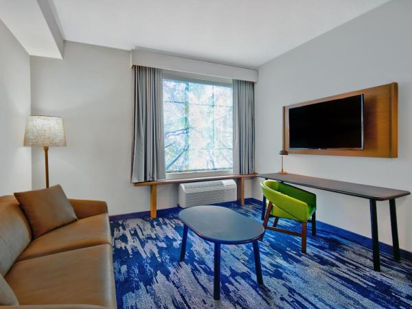 Fairfield by Marriott Inn & Suites Orlando at FLAMINGO CROSSINGS® Town Center : photo 6 de la chambre suite avec 1 lit king-size et canapé-lit