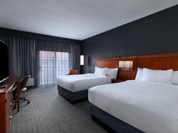 Courtyard by Marriott San Antonio Downtown : photo 2 de la chambre chambre double avec 2 lits doubles