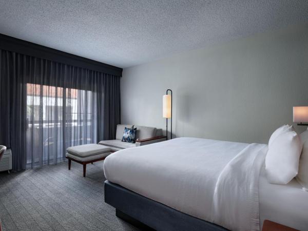 Courtyard by Marriott San Antonio Downtown : photo 4 de la chambre chambre lit king-size avec canapé-lit