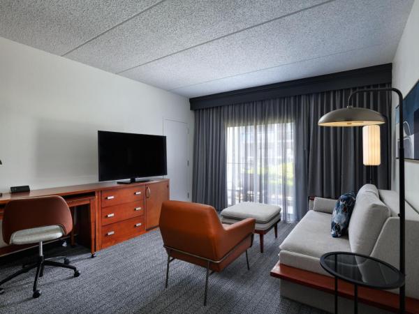 Courtyard by Marriott San Antonio Downtown : photo 3 de la chambre one-bedroom queen/queen suite with sofa bed