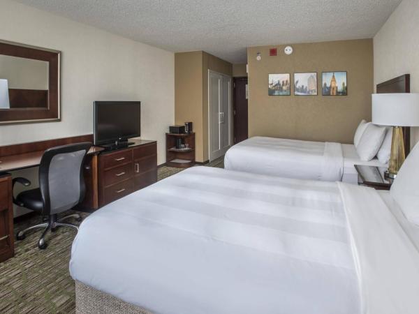 Philadelphia Airport Marriott : photo 1 de la chambre chambre double avec 2 lits doubles - niveau concierge