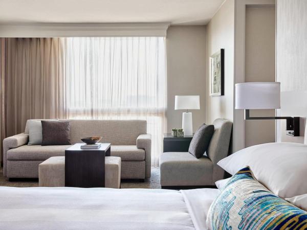 Los Angeles Airport Marriott : photo 9 de la chambre chambre d'angle plus spacieuse avec 1 lit king-size et un canapé-lit