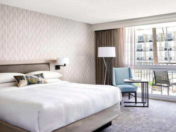 Los Angeles Airport Marriott : photo 1 de la chambre chambre lit king-size - vue sur piscine
