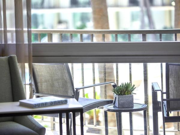 Los Angeles Airport Marriott : photo 2 de la chambre chambre lit king-size - vue sur piscine