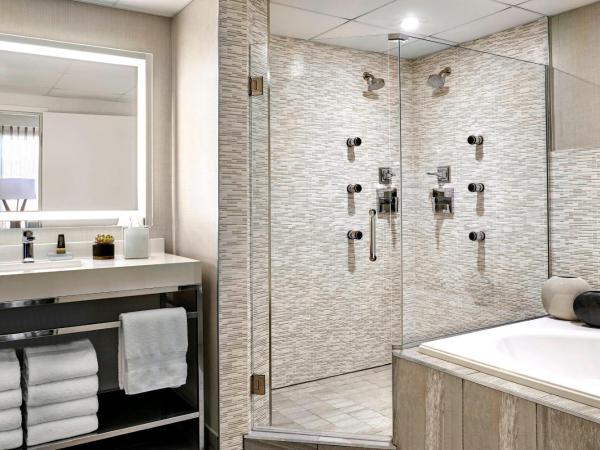 Los Angeles Airport Marriott : photo 7 de la chambre one-bedroom king suite with sofa bed and lounge access