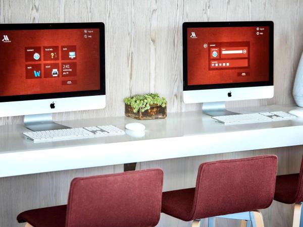 Los Angeles Airport Marriott : photo 10 de la chambre chambre lit king-size Étage salon club m - accès au salon club m