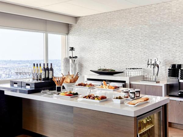 Los Angeles Airport Marriott : photo 10 de la chambre chambre avec 2 lits doubles - Étage club m - accès au salon club m