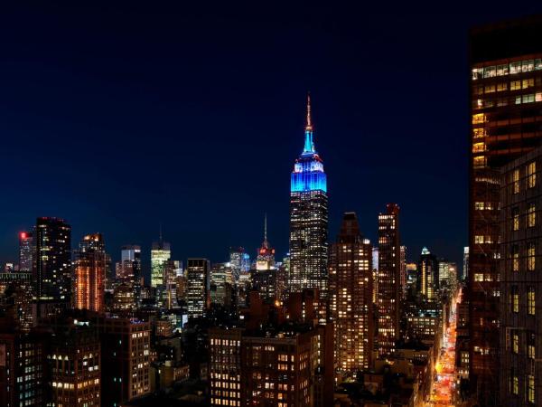 The New York EDITION : photo 3 de la chambre suite loft avec vue sur la ville