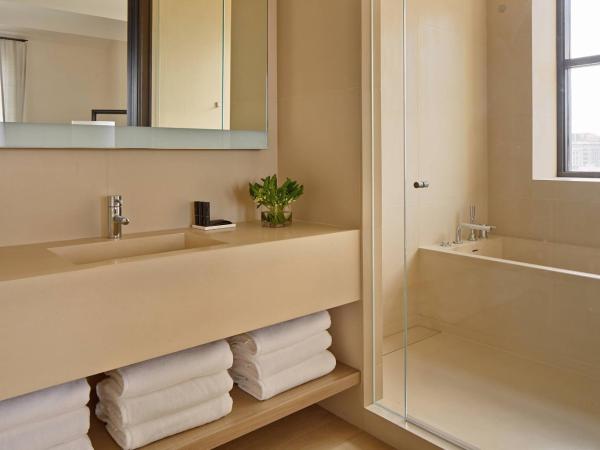 The New York EDITION : photo 6 de la chambre suite loft avec vue sur la ville