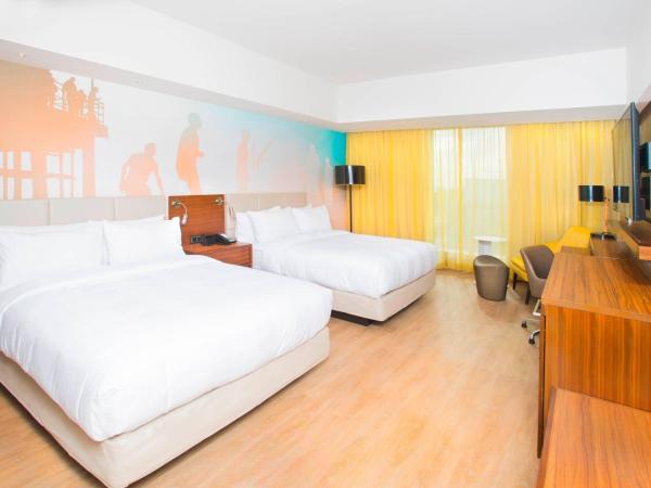 Courtyard by Marriott Santa Monica : photo 1 de la chambre chambre avec 2 grands lits queen-size 