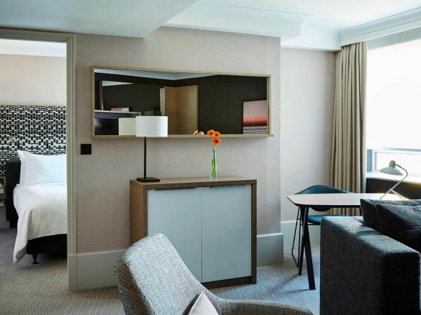 London Marriott Maida Vale : photo 1 de la chambre suite junior avec accès au salon
