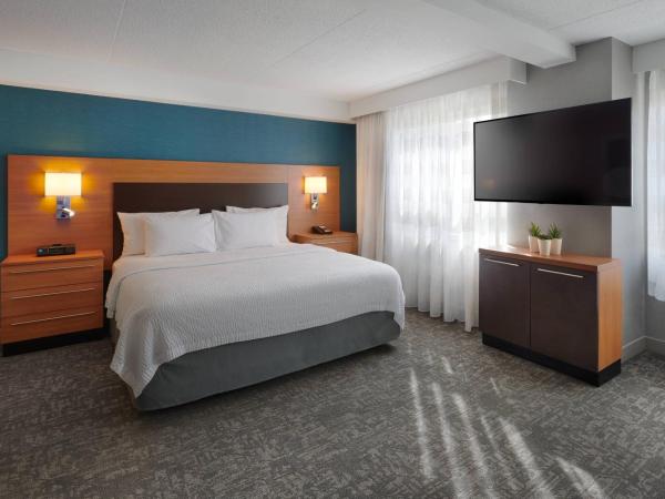 TownePlace Suites by Marriott Mississauga-Airport Corporate Centre : photo 1 de la chambre studio lit king-size avec canapé-lit
