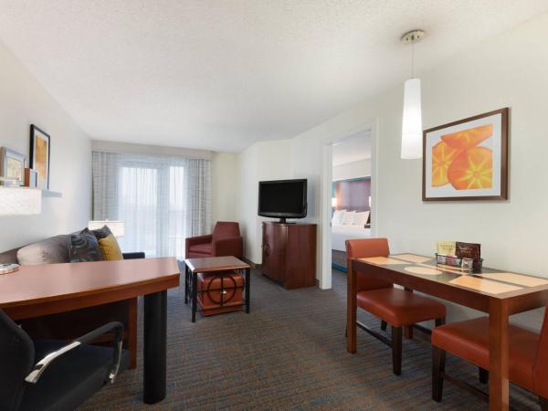 Residence Inn by Marriott Oklahoma City Downtown/Bricktown : photo 2 de la chambre suite 1 chambre lit queen-size avec canapé-lit