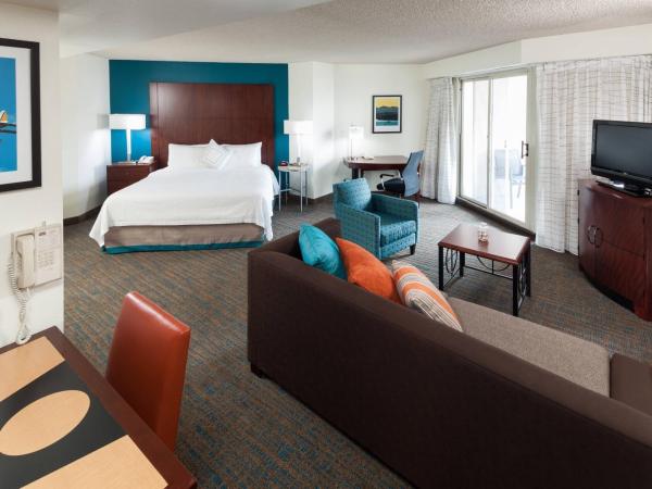 Residence Inn by Marriott Seattle Downtown/Lake Union : photo 2 de la chambre studio avec lit king-size, canapé-lit et balcon