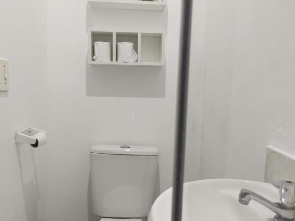 Hospedaria Dom Pedro - 500m do metrô : photo 3 de la chambre chambre double avec salle de bains privative