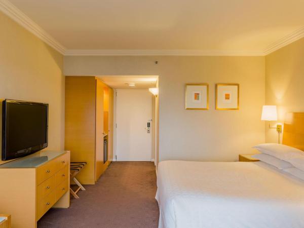 Sheraton Buenos Aires Hotel & Convention Center : photo 3 de la chambre chambre lit king-size classique avec accès à la piscine