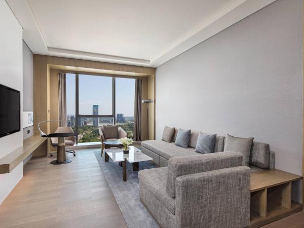 Courtyard by Marriott Chengdu South : photo 2 de la chambre junior suite, executive level, 1 bedroom suite, 1 king