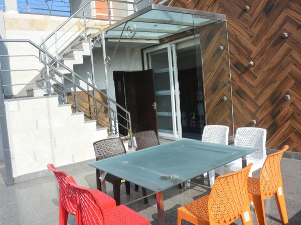 Taj Sojourn : photo 8 de la chambre chambre lit king-size - vue sur jardin