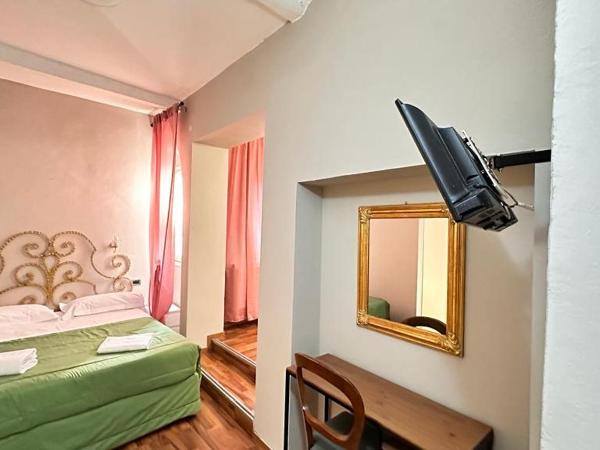 PICCOLO HOTEL Con Access ZTL !!! Ɲel Ƈentro Storico di Ƒirenze !!! : photo 8 de la chambre chambre triple standard