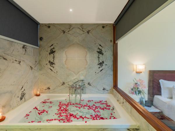 Aranya Vilas : photo 4 de la chambre luxury villa with bathtub