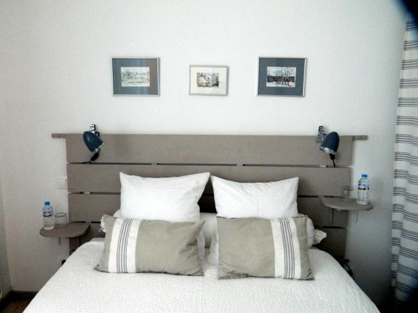Chambres & Tables d'Hôtes L'Ostal de Pombonne : photo 1 de la chambre chambre familiale jasmin