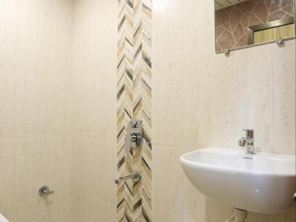 Hotel Crown Near Nesco Center-Oberoi Mall Goregaon East : photo 2 de la chambre chambre double