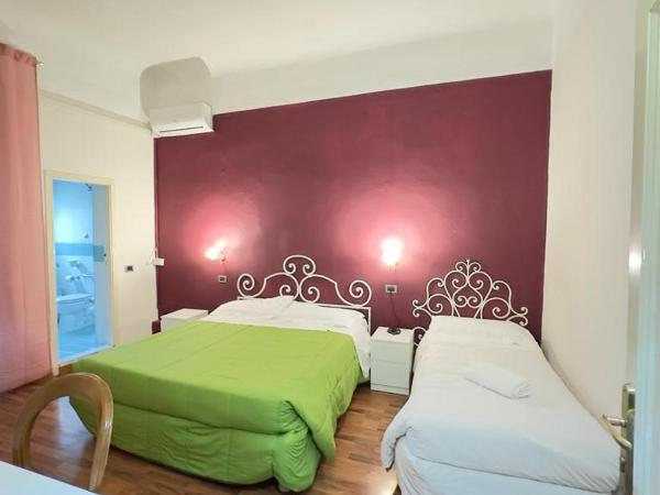 PICCOLO HOTEL Con Access ZTL !!! Ɲel Ƈentro Storico di Ƒirenze !!! : photo 1 de la chambre chambre quadruple standard