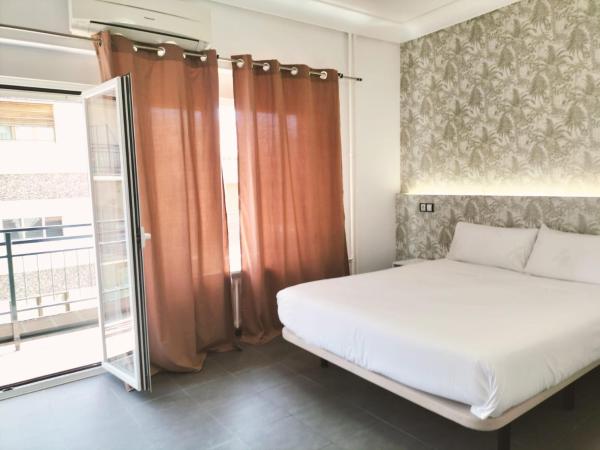 Hostal Gonzala by gaiarooms : photo 1 de la chambre chambre familiale avec terrasse