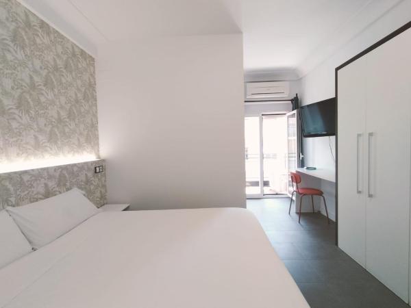 Hostal Gonzala by gaiarooms : photo 5 de la chambre chambre double avec balcon